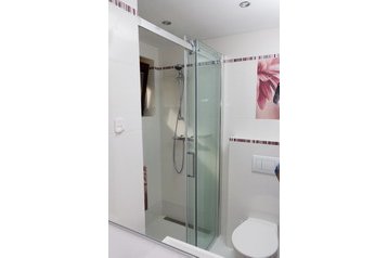 Vasaras māja Valča 8